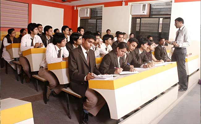 ITS, Ghaziabad Classroom 1.webp