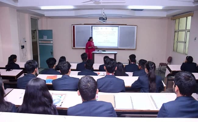 ITS College, Greater Noida Classroom 1.webp