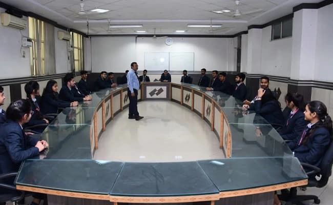 ITS College, Greater Noida Classroom 2.webp