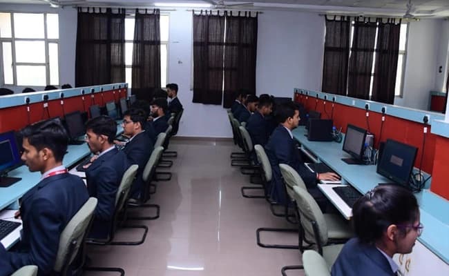 ITS College, Greater Noida Labs 2.webp