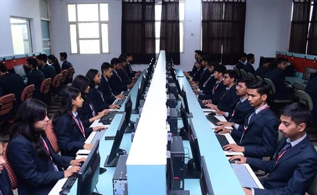 ITS College, Greater Noida Labs 3.webp
