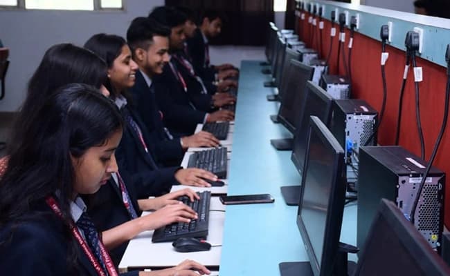 ITS College, Greater Noida Labs 4.webp