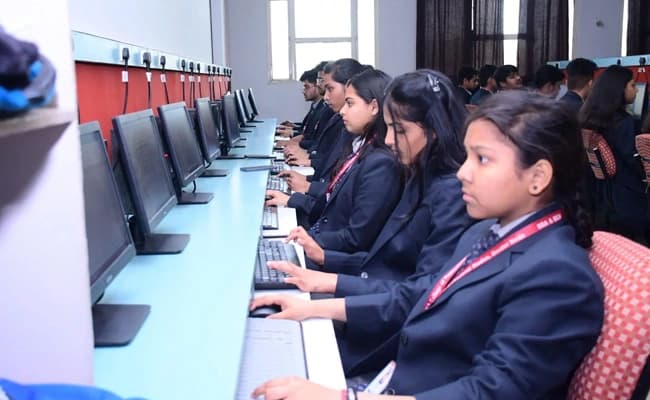 ITS College, Greater Noida Labs 5.webp