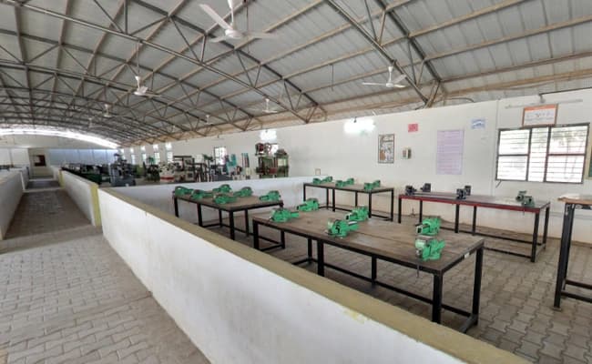 Indus University, Ahmedabad Labs 3.webp