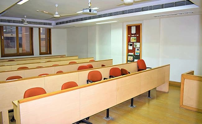 JBS, Noida Classroom 2.webp