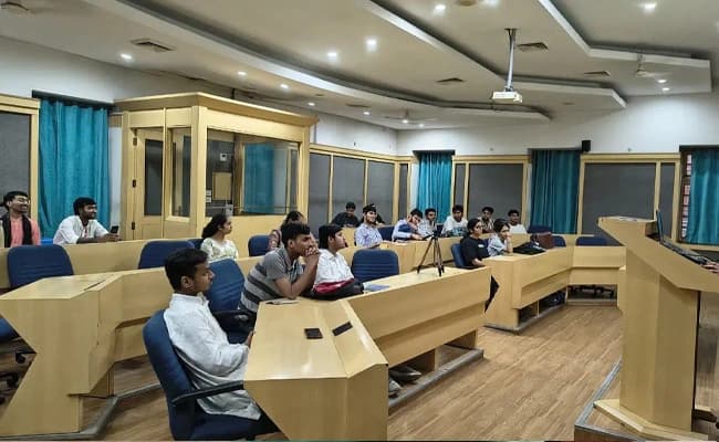 JLU, Bhopal Classroom 2.webp