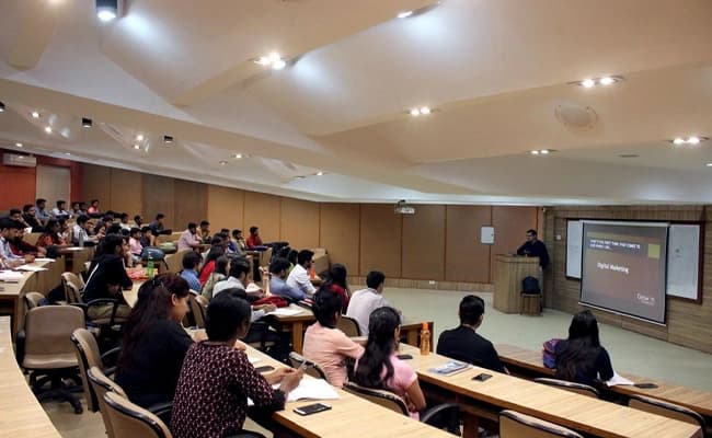 Karnavati University, Ahmedabad Classroom 2.webp