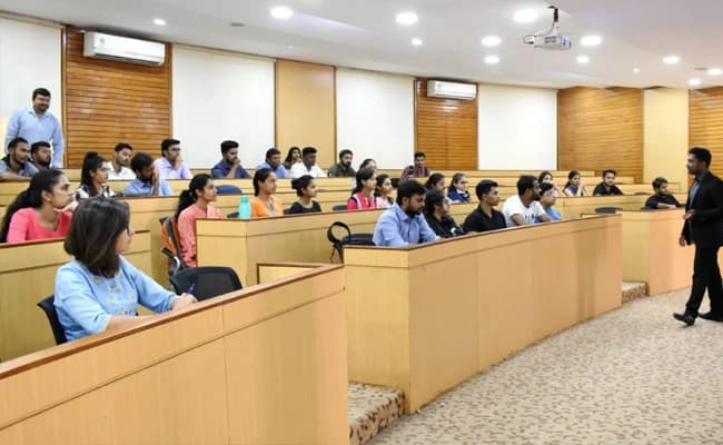 Karnavati University, Ahmedabad Classroom 3.webp