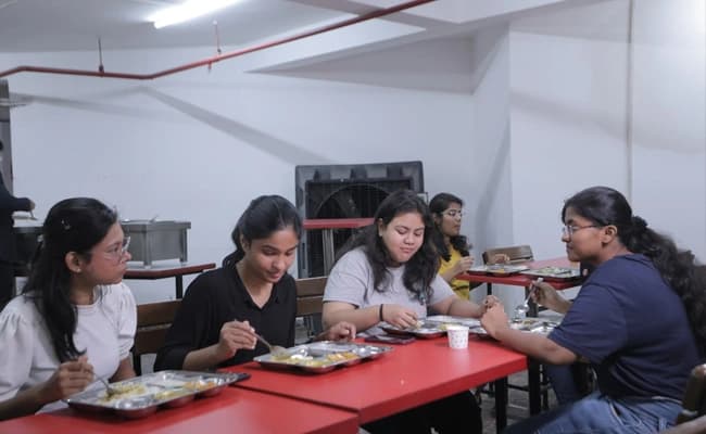LBSIM Delhi Cafeteria 1.webp