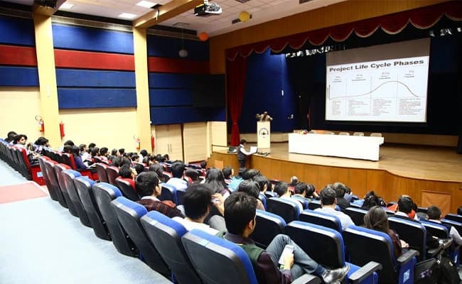 LBSIM Delhi Classroom 1.webp