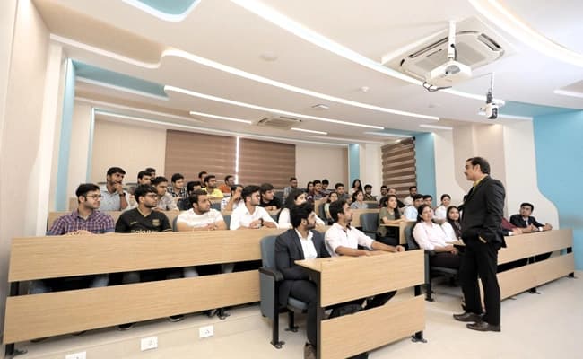 LBSIM Delhi Classroom 2.webp