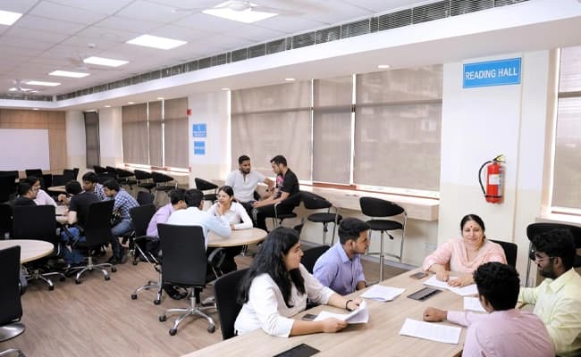 LBSIM Delhi Classroom 4.webp