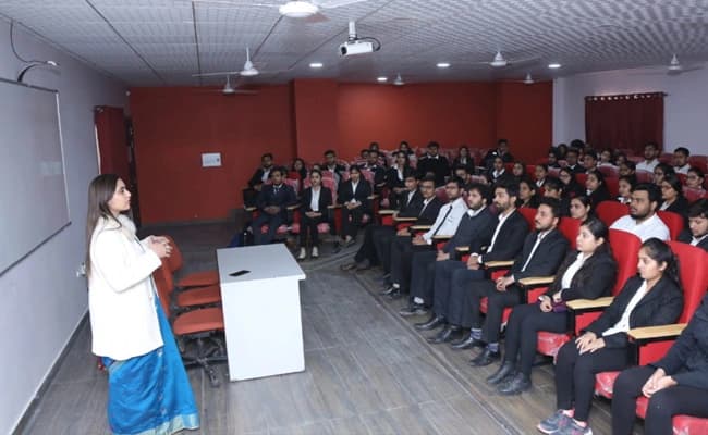 MERI Janakpuri, Delhi Classroom 1.webp