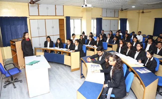 MERI Janakpuri, Delhi Classroom 5.webp