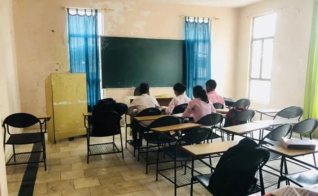 NIMT, Greater Noida Classroom 3.webp