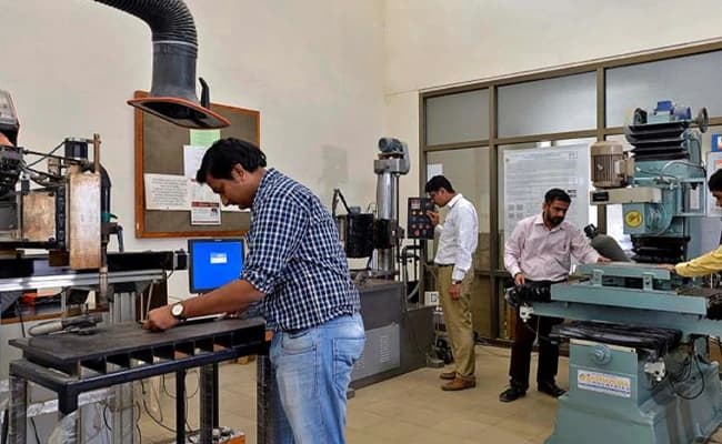 PDPU, Gandhinagar Laboratory 10.webp