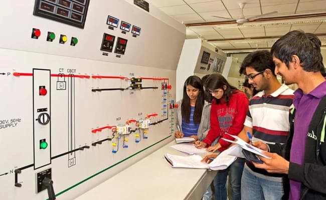 PDPU, Gandhinagar Laboratory 8.webp