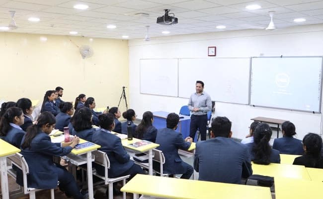 PIMB, Pune Classroom 1.webp