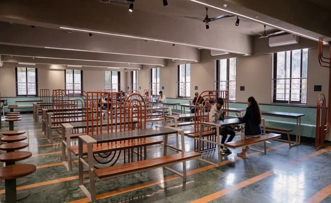 Parul University Vadodara Cafeteria 3.webp
