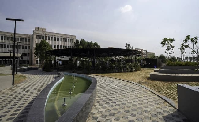 Parul University Vadodara Infra 1.webp