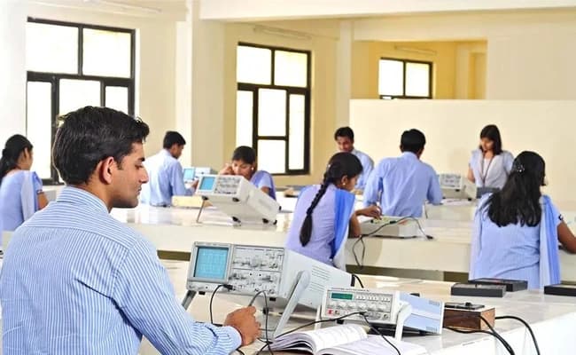 RBMI, Greater Noida Labs 3.webp