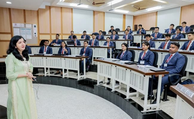 RIIM, Pune Classroom 1.webp