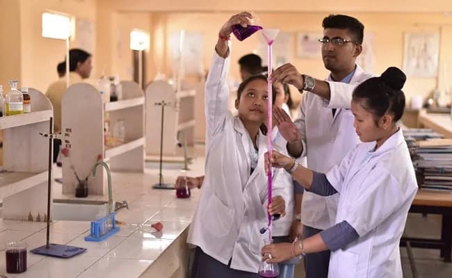 RNTU, Bhopal Labs 2.webp