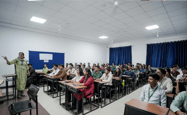 SBIU, Pune Classroom 1.png