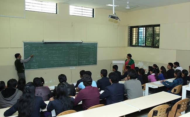 SIMS, Indore Classroom 3.webp