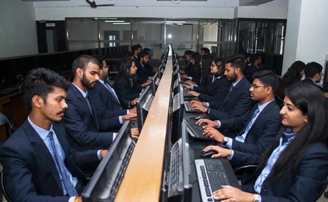 SKIPS University, Gandhinagar Labs 1.webp