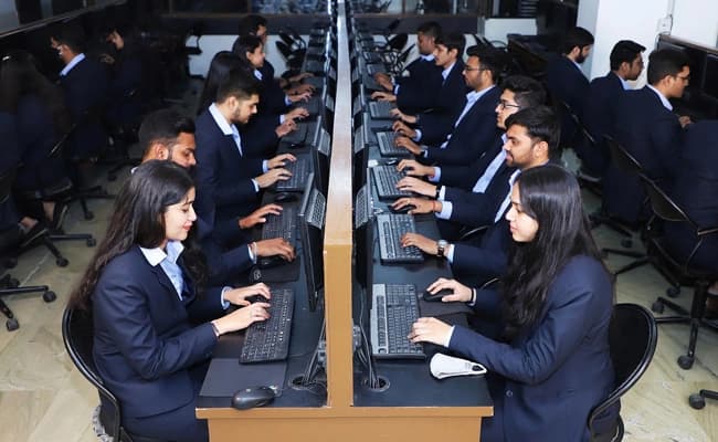 SKIPS University, Gandhinagar Labs 3.webp
