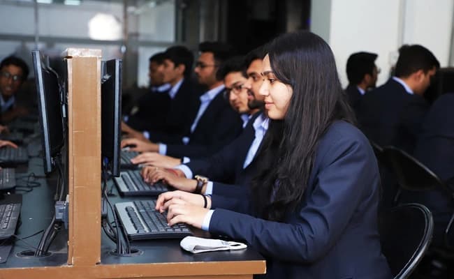 SKIPS University, Gandhinagar Labs 4.webp