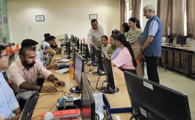 Shobhit University, Meerut Labs  1.webp