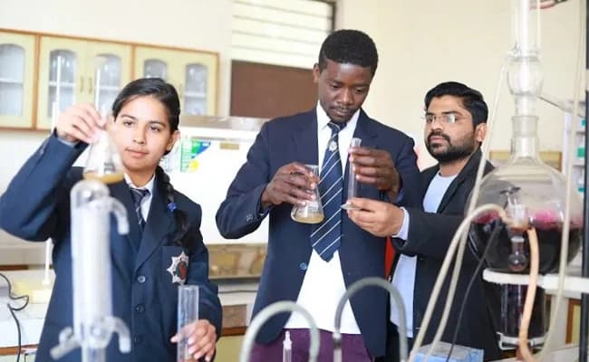 Shobhit University, Meerut Labs 3.webp