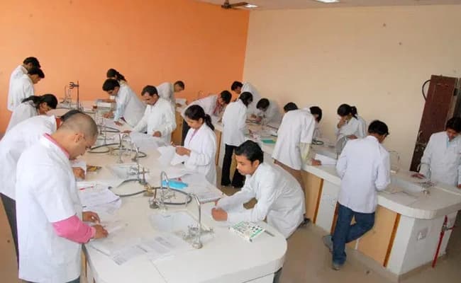 Shobhit University, Meerut Labs 4.webp