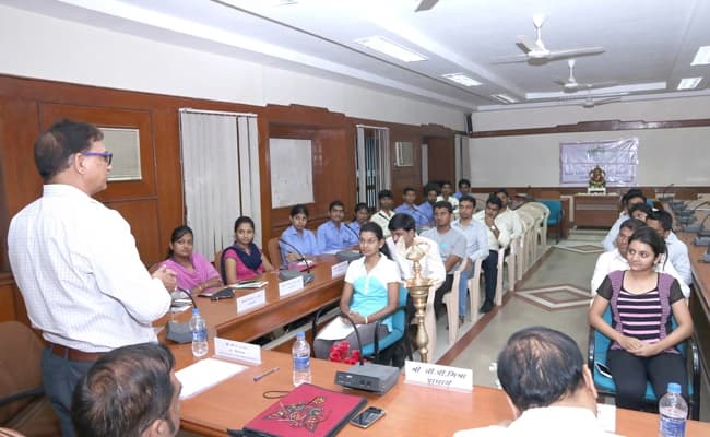 URICM, Gandhinagar Classroom 2.webp