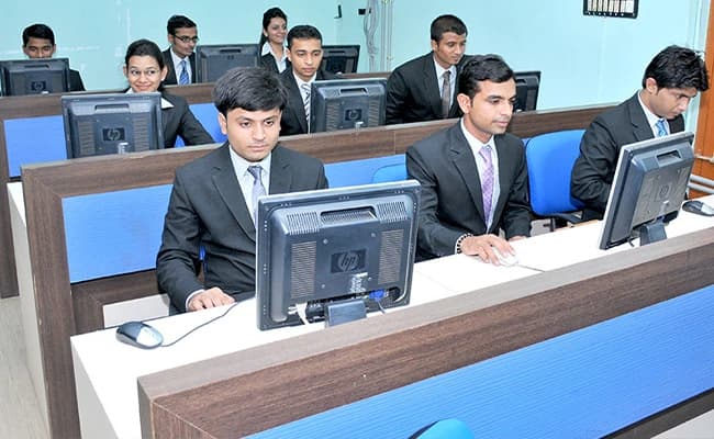 URICM, Gandhinagar Labs 1.webp