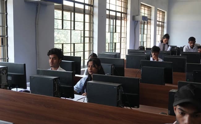 YBN University, Ranchi Labs 2.webp