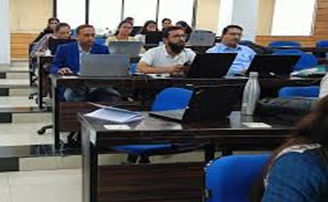 abhyuday-university-au-classroom-0002-layer-2-classroom