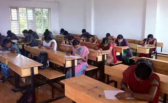 achariya-college-of-engineering-technology-acet-classroom-0003-layer-1-classroom