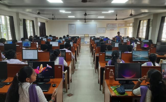 aditya-engineering-college-aec-0000-class5-classroom