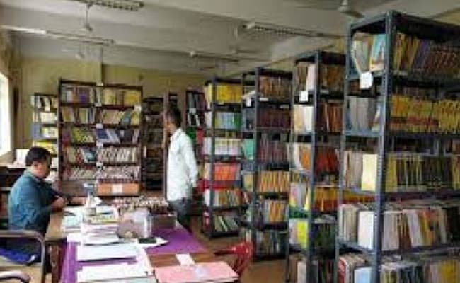 adwaita-malla-barman-smriti-mahavidyalaya-ambs-0000-class4-classroom