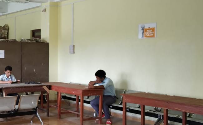 adwaita-malla-barman-smriti-mahavidyalaya-ambs-0002-class2-classroom