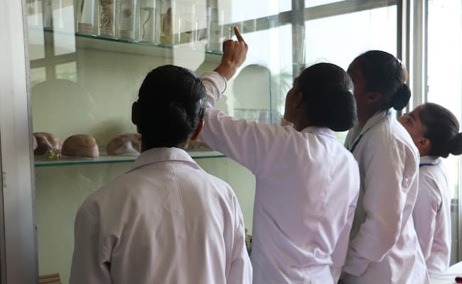 agra-college-of-management-and-technology-acmt-0001-layer-7-classroom