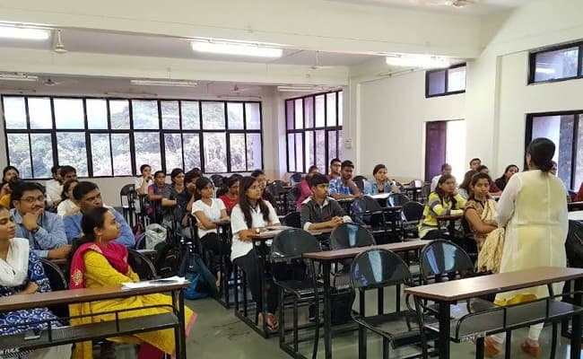 aissms-college-of-pharmacy-aissms-cop-0000-class4-classroom
