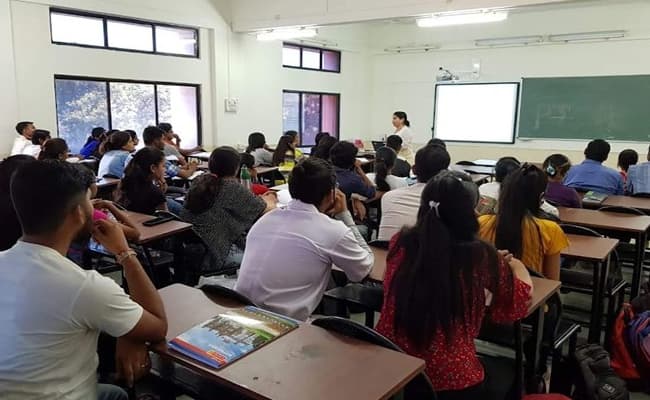 aissms-college-of-pharmacy-aissms-cop-0001-class3-classroom