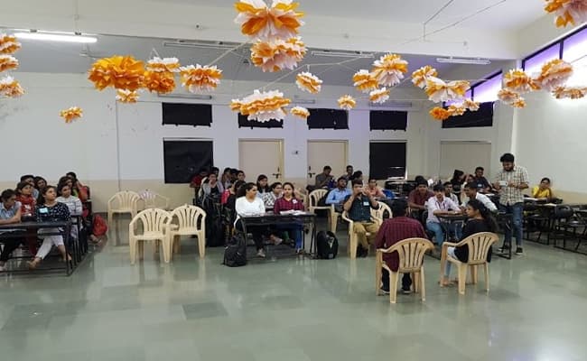 aissms-college-of-pharmacy-aissms-cop-0002-class2-classroom