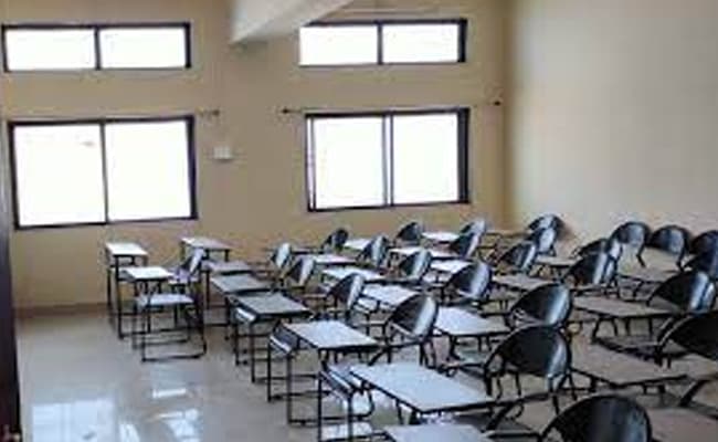 apeejay-institute-of-design-and-classroom-0000-layer-4-classroom