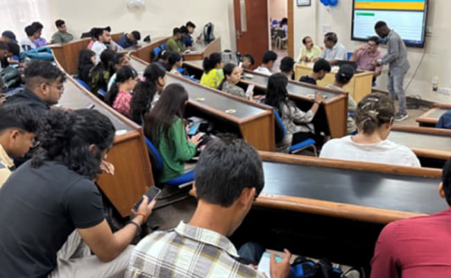 apeejay-stya-university-asu-0000-layer-10-classroom