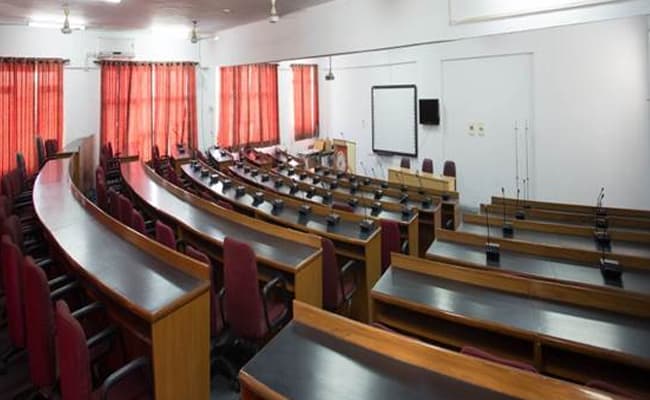apeejay-stya-university-asu-0001-layer-9-classroom